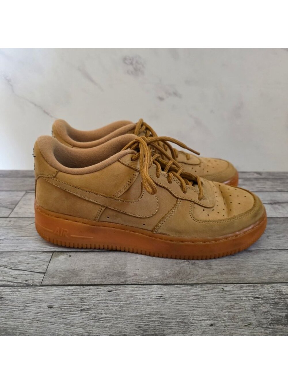 Nike Air Force 1 Low Sneakers Tan Suede Gum Sole US 6Y EUR 38.5